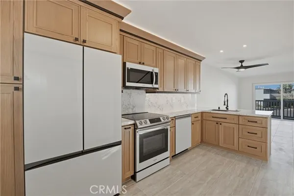1111 SEACOAST DR 27