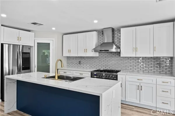 23777 MULHOLLAND 9
