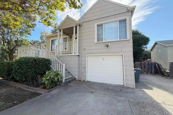 7 HOWARD AVE