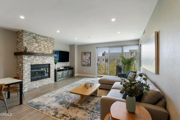 111 S DE LACEY AVE 304