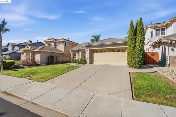 923 BLOSSOM DR