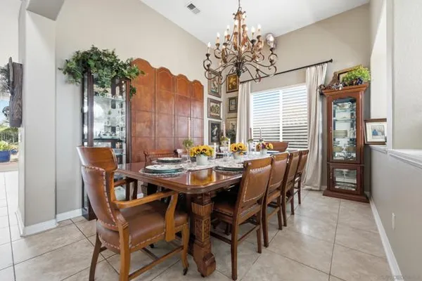 912 LANTANA CT
