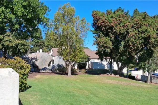 1437 ROBIN LN