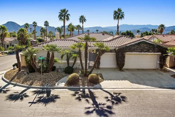 77 CLAVEL CT