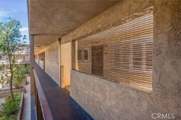 2501 W REDONDO BCH