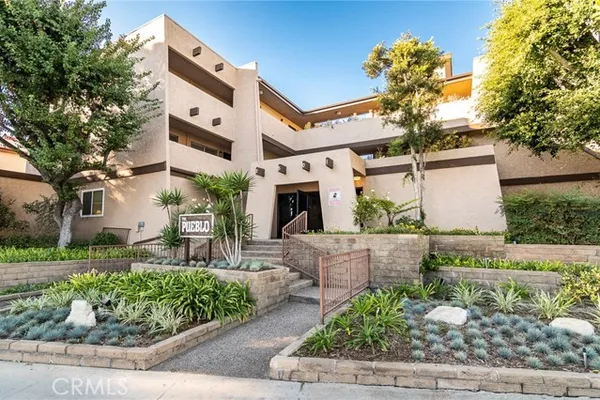 2501 W REDONDO BCH