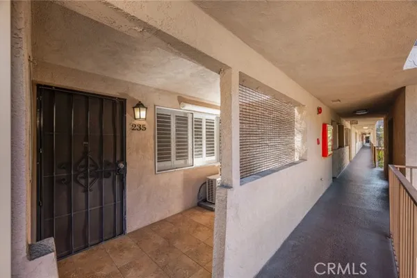 2501 W REDONDO BCH