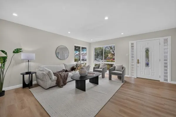 2487 FERNWOOD AVE