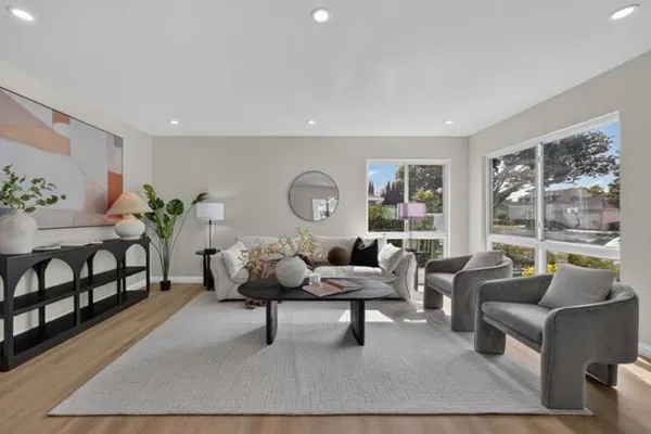 2487 FERNWOOD AVE