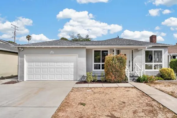 2487 FERNWOOD AVE