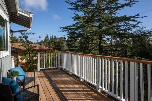 220 CANYON DR