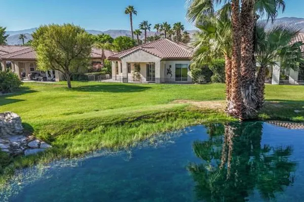 2 WIMBLEDON DR