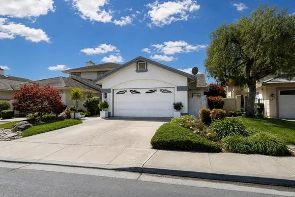 231 MONTCLAIR LN