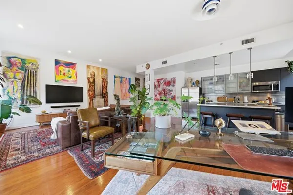 257 S SPRING ST 2M