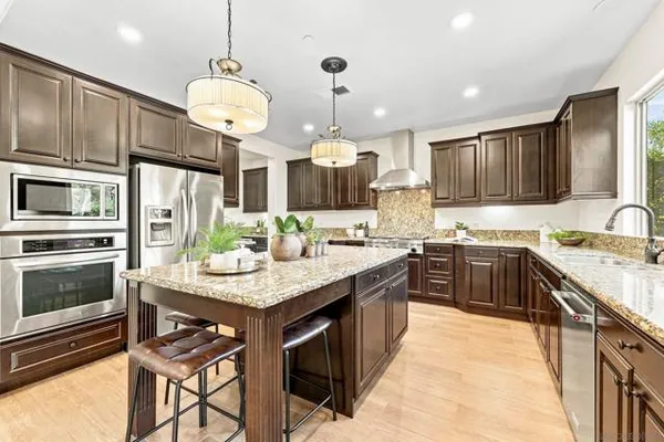 3051 VINEYARD WAY