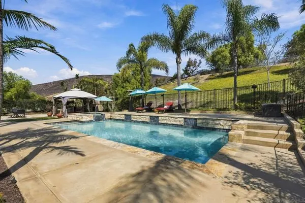 3051 VINEYARD WAY