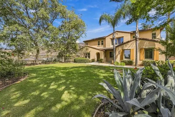 3051 VINEYARD WAY