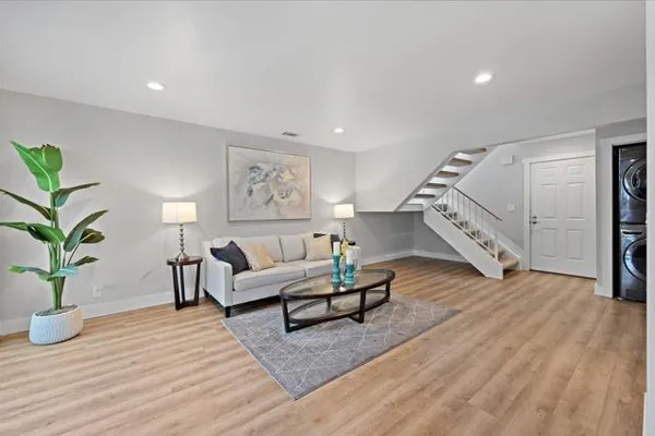48 MOZDEN LN