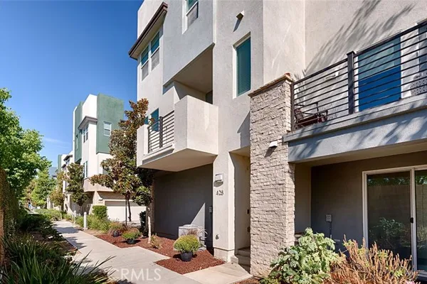 428 BROADWAY DR