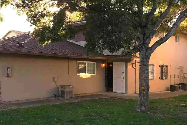 2300 PEPPERTREE WAY 3