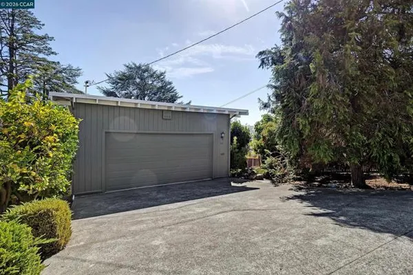 557 SUMMIT DR