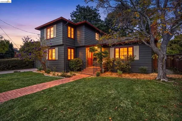 18 ARLINGTON CT