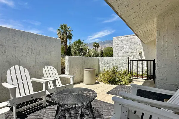 2218 N SUNSHINE CIR
