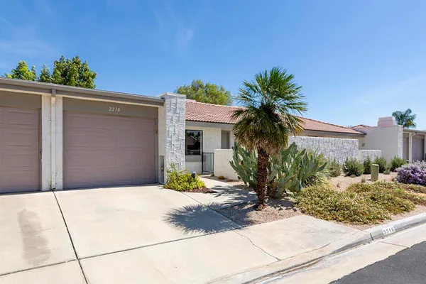 2218 N SUNSHINE CIR