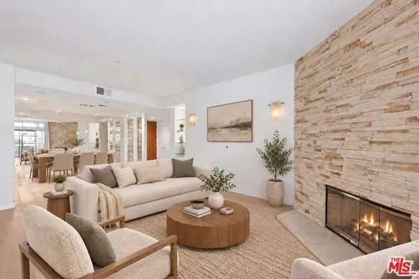 200 N SWALL DR 462