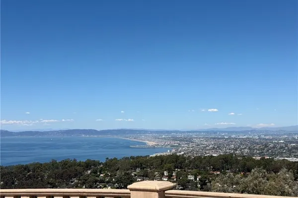 710 VIA LA CUESTA