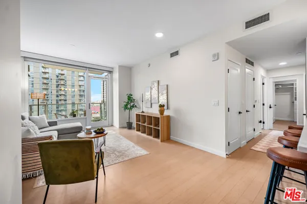 1050 S GRAND AVE 1303
