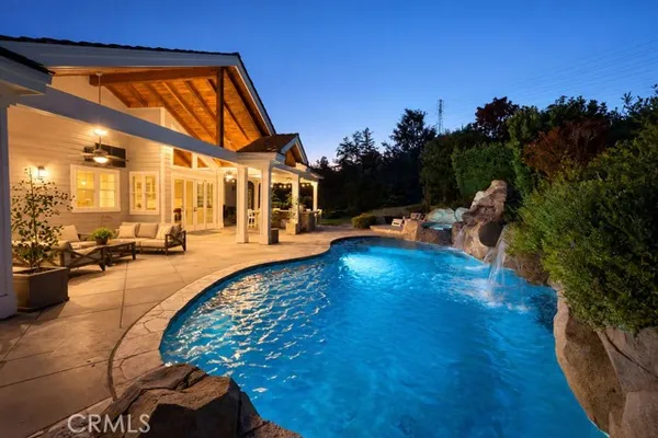 19041 CERRO VILLA DR