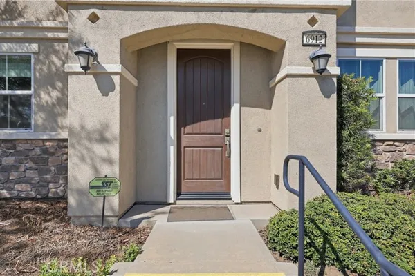 6912 IVY DR