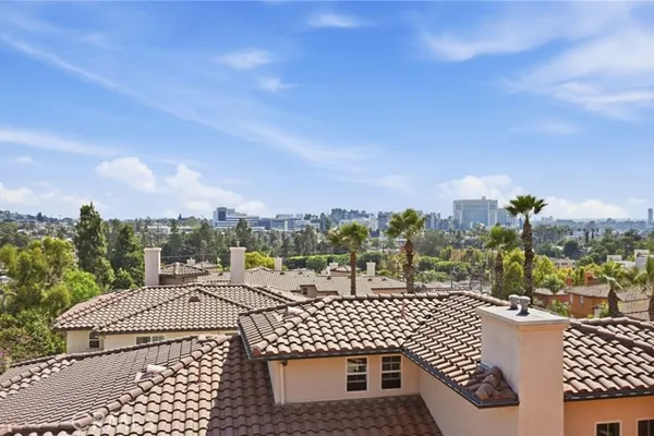 3711 BALDWIN ST 1205