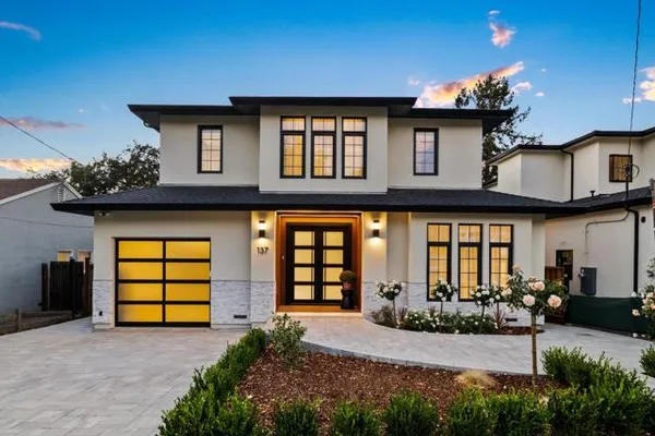 137 OAKVIEW DR