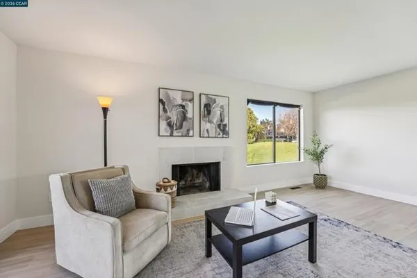 2 LAKEVIEW CT