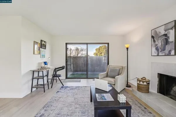 2 LAKEVIEW CT
