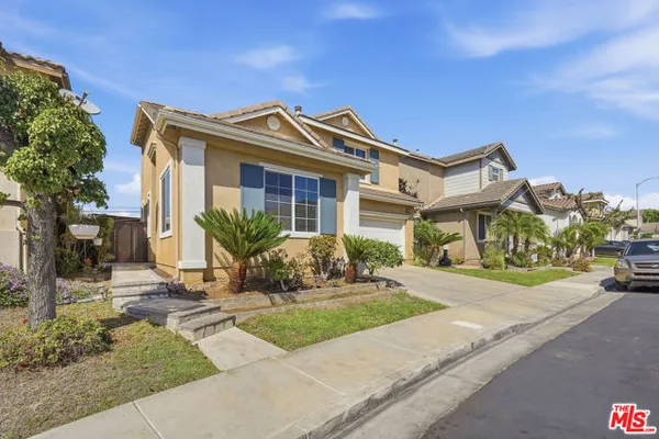 1021 TOPAZ LN
