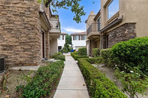 28024 CATHERINE DR