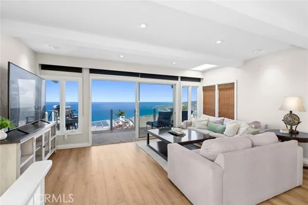 1091 LA MIRADA ST