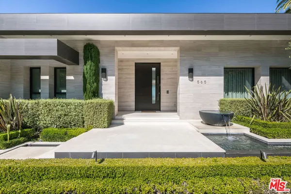 565 EVELYN PL