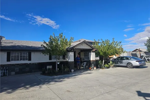 11313 E AVE R8