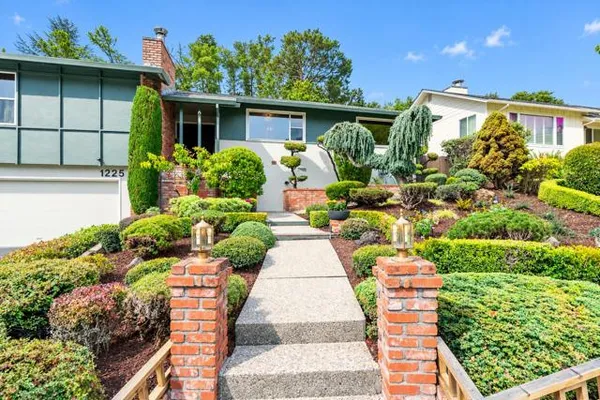1225 MURCHISON DR