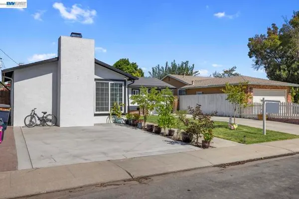 471 HELEN AVE