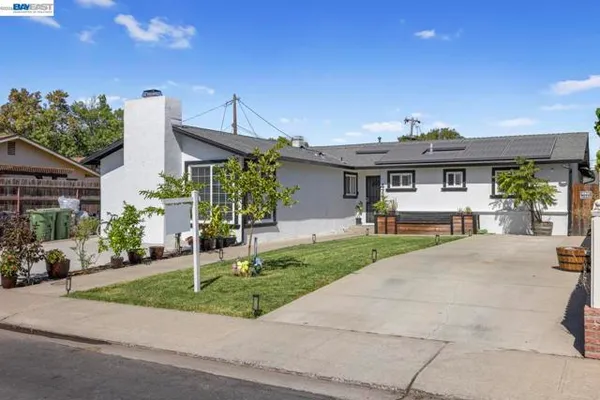 471 HELEN AVE