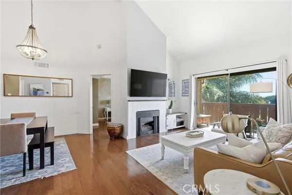 384 REDONDO AVE 401