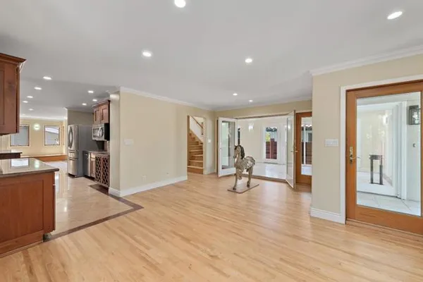 148 KINGSLEY AVE