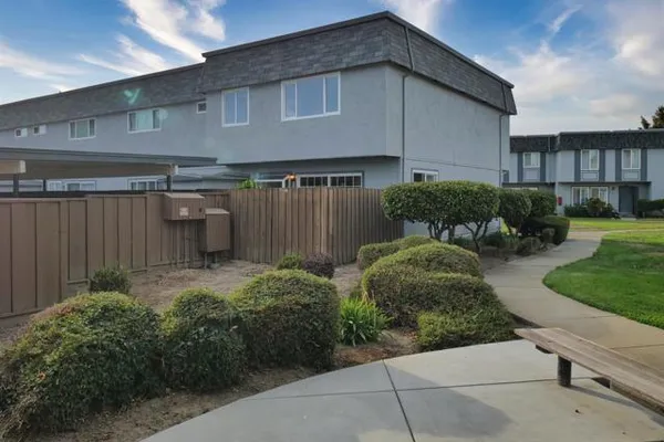 34590 BLUESTONE CMN