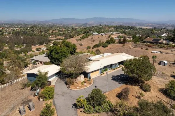4880 SAN JACINTO CIR
