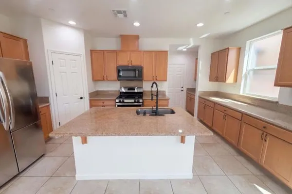 2491 CHUCK HAMMOND DR